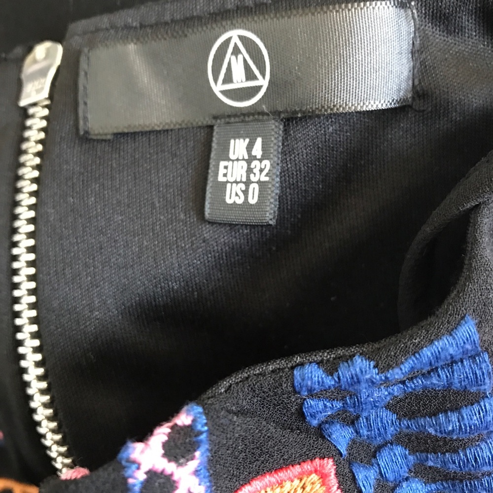 MISSGUIDED Embroidered Bralette - Picture 6 of 8